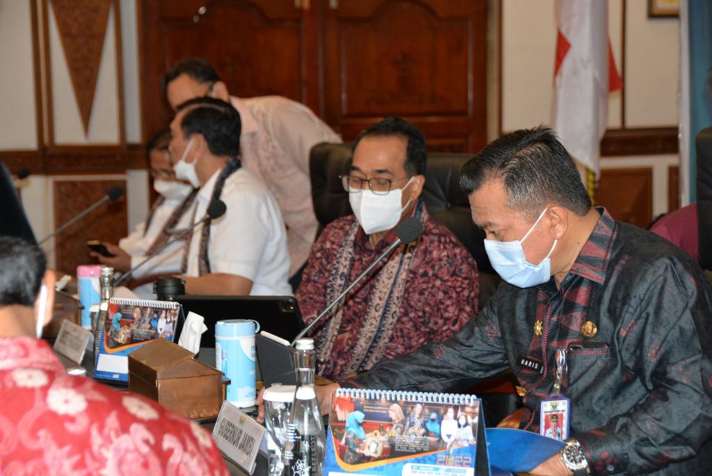Gubernur Jambi Al Haris bersama menteri Perhubungan RI