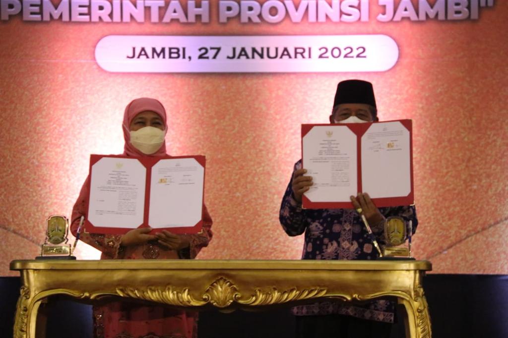 Penandatanganan MoU misi dagang dan investasi di Ratu Convention Center (RCC) Jambi, Kamis (27/01/2022).