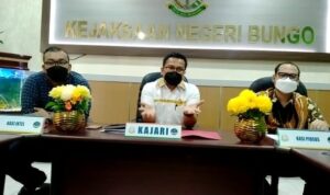 Datuk Rio (Kepala Desa) Cilodang Kecamatan Palepat, kabupaten Bungo ditetapkan sebagai tersangka korupsi oleh Kejaksaan Negeri (Negeri) Bungo.