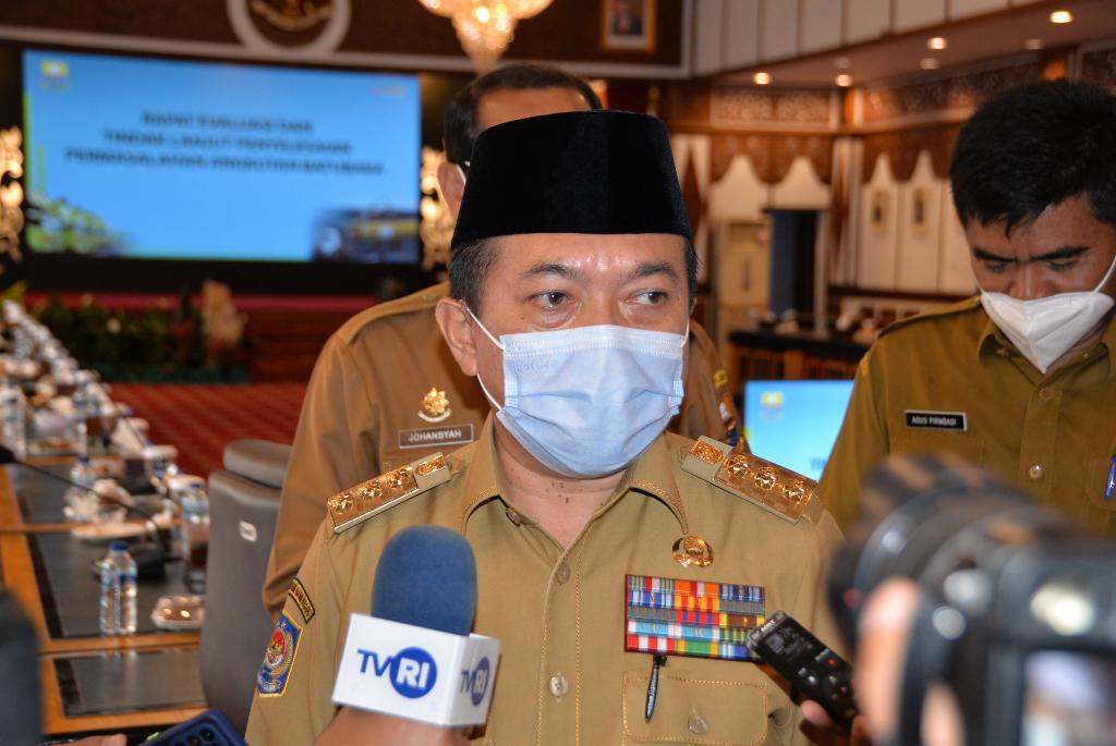 Gubernur Jambi Al Haris menyebutkan akan membangun pos parmanen pemantauan truck batubara di Batanghari