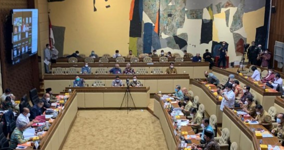 Komisi II DPR RI rapat bersama Pemerintah, KPU dan Bawaslu di kompleks parlemen, Senayan, Jakarta, Senin (24/1/2022)