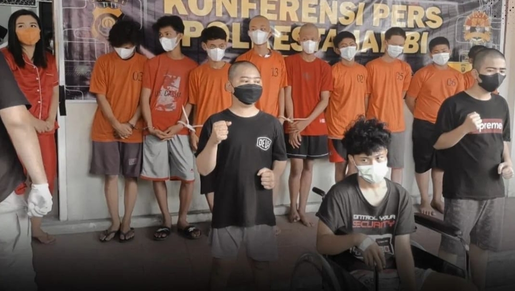 Pelaku geng motor di Kota Jambi saat diamankan (foto: polda jambi)