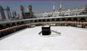 Ibadah Umroh Dibuka 8 Januari 2022 [ANTARA FOTO/Reuters/Ganoo Essa/pras]