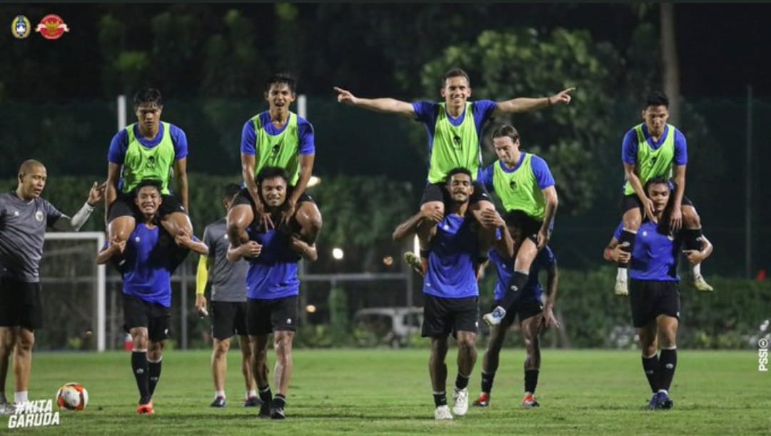 Pemain Timnas Indonesia U-23 menggelar latihan. Foto: Twitter PSSI