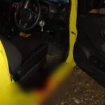 Mobil Ayla kuning milik korban dan tempat korban ditemukan bersimbah darah. (Foto/ist)