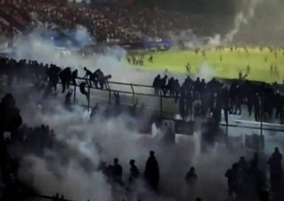 Tragedi kelam kerusuhan seporter sepakbola di stadion Kanjuruhan Malang. (Foto/ist)