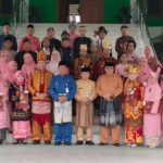 Gubernur, Wakil Gubenur, HBA, Kakanwil Kemenag Jambi foto bersama penerima tanda kehormatan santyalancana karya satya. Foto: Riky Serampas/Pariwarajambi