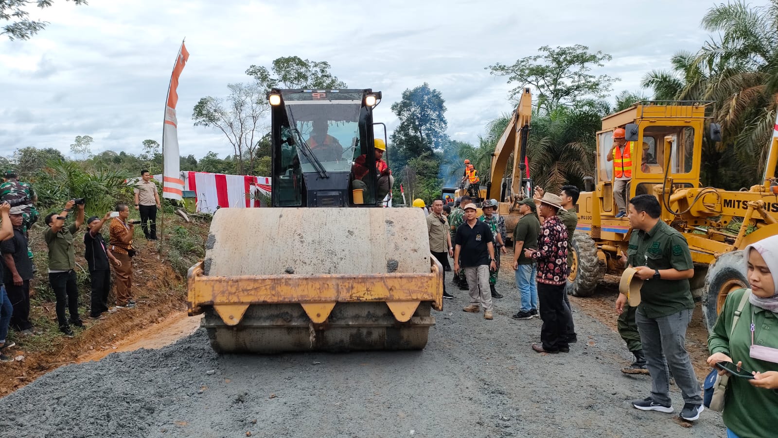 Jalan alternatif Simpang Karmeo-Kilangan diharapkan dapat mengurangi kemacetan dan diharapkan bisa dioperasikan Februari nanti. Foto: Riky Serampas/Pariwarajambi