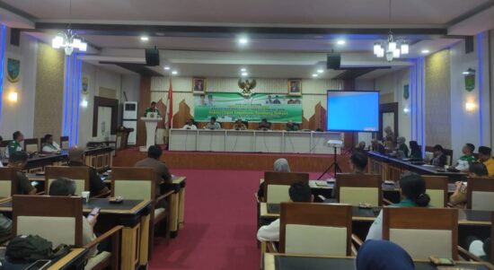 Fadli saat menyampaikan sambutannya dalam acara Focus Group Discussion (FGD) DPW APRI Jambi. Foto dok Humas APRI Jambi