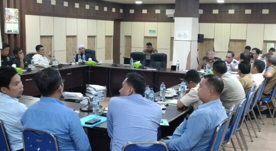 PLT Kepala Dinas Perhubungan Merangin Muhammad Yunus menyampaikan terkait retribusi parkir saat hearing dengan komisi III DPRD Merangin. Foto: Riky Serampas/Pariwarajambi