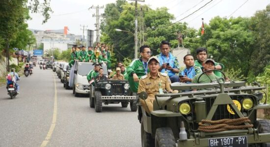 Pemain Merangin diarak keliling Kota Bangko. Foto guh/Pariwarajambi