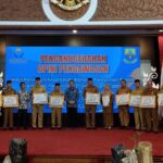 Ombudsman RI memberikan penganugerahan hasil penilaian kepatuhan standar pelayanan publik se Provinsi Jambi. Foto: Riky Serampas/Pariwarajambi