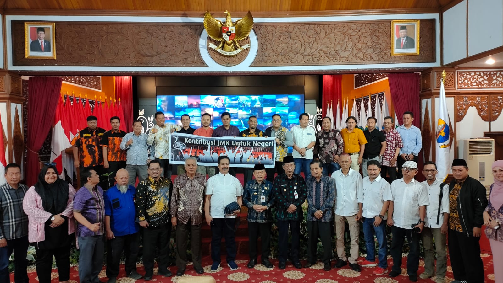 Gubernur Jambi Al Haris bersama tokoh Jambi Menggapai Keadilan. Foto: Riky Serampas/Pariwarajambi
