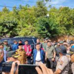 Jusuf Kalla bersama Gubenur Jambi Al Haris mengunjungi posko evakuasi. Foto: Riky Serampas/Pariwarajambi