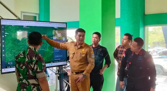 Wakil Bupati Merangin, Nilwan Yahya pimpin tim evakuasi via darat. Foto: Riky Serampas/Pariwarajambi