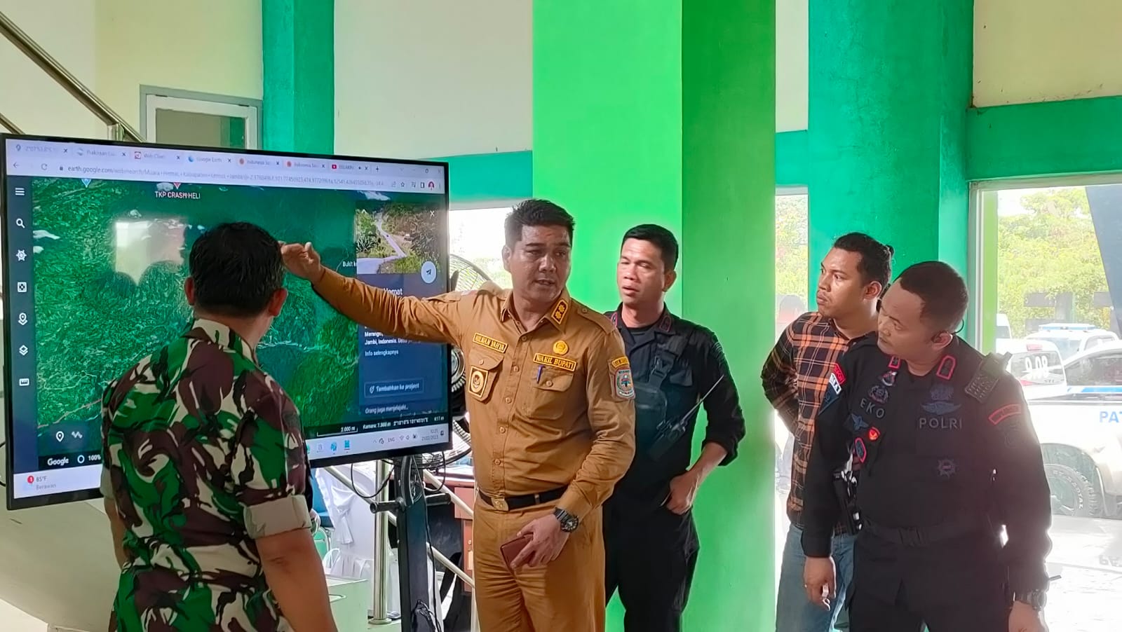 Wakil Bupati Merangin, Nilwan Yahya pimpin tim evakuasi via darat. Foto: Riky Serampas/Pariwarajambi