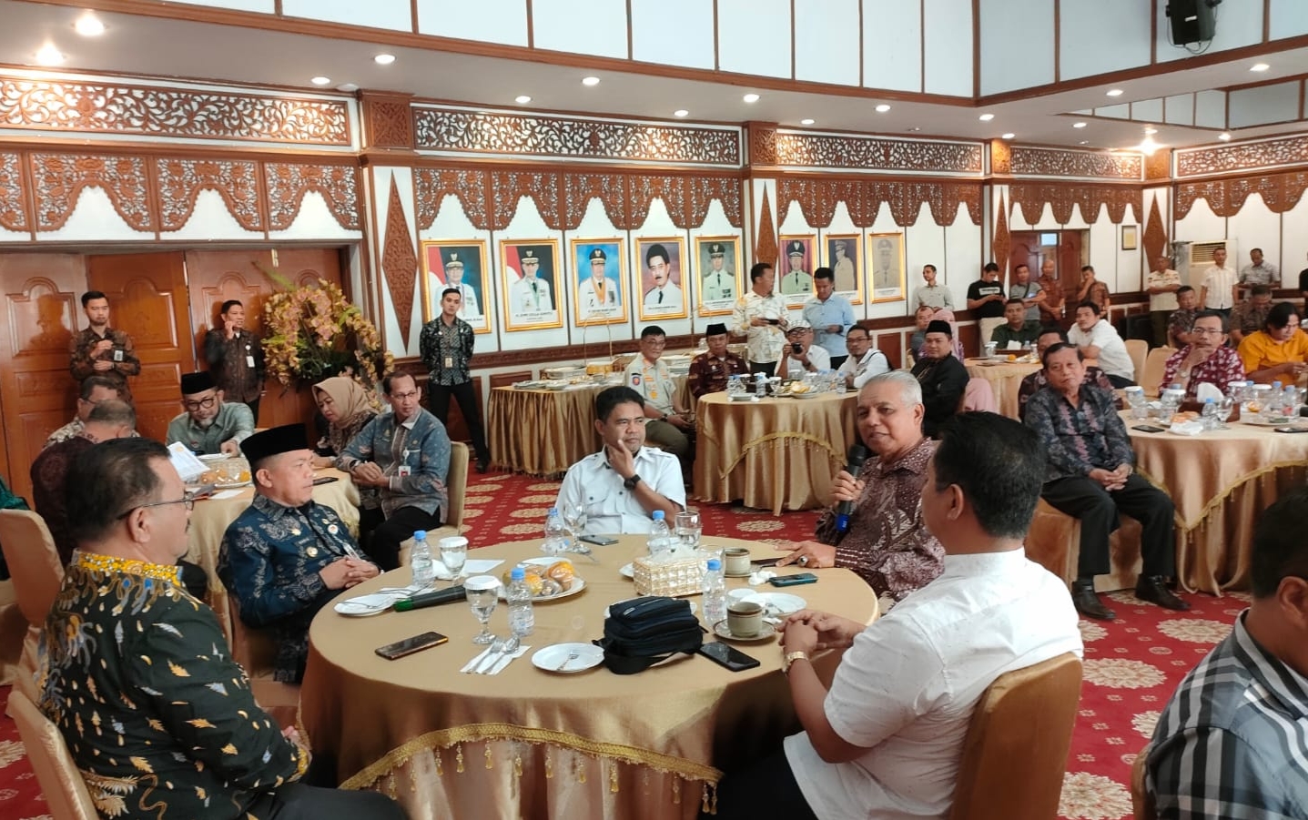 Gubernur Jambi, Al Haris melakukan audiensi dengan tokoh Jambi Menggapai Keadilan (JMK): Foto: Riky Serampas/Pariwarajambi