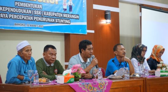 Nilwan Yahya saat melakukan acara sosialisasi pembentukan Sekolah Siaga Kependudukan (SSK) Kabupaten Merangin. Foto dok Kominfo Merangin