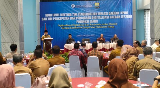Al Haris saat membuka nigh level marketing TPID dan tim percepatan perluasan digitalisasi daerah (TP2DD) Provinsi Jambi. Foto: Riky Serampas/Pariwarajambi