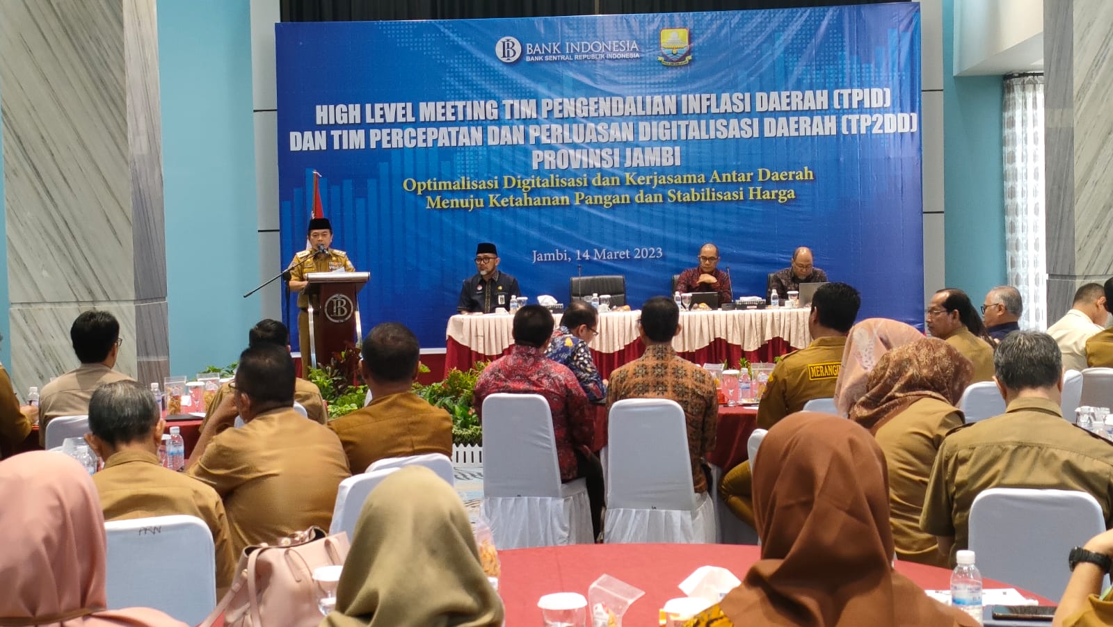 Al Haris saat membuka nigh level marketing TPID dan tim percepatan perluasan digitalisasi daerah (TP2DD) Provinsi Jambi. Foto: Riky Serampas/Pariwarajambi