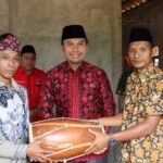 Ketua DPRD Provinsi Jambi berikan bantuan alat kesenian pada dua Paguyuban di Singkut. Foto dok DPRD Prov Jambi