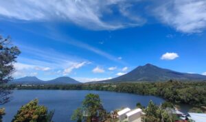Danau Pauh yang dikelilingi Gunung Masurai, Bukit Sumbing dan Bukit Nilo. Foto: Riky Serampas/Pariwarajambi