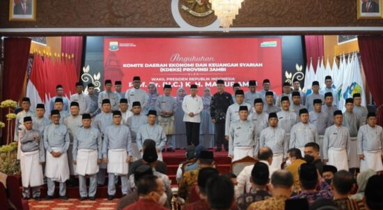 Wakil Presiden Ma'aruf Amin, Gubernur Jambi Al Haris dan bersama pengurus KDEKS Provinsi Jambi. Foto: Hori Apriansyah/Pariwarajambi