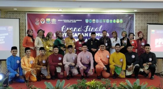 Gubernur Jambi Al Haris bersama Kadispora Ahmad Bastari dan 20 finalis PPAN 2023. Foto: Riky Serampas/Pariwarajambi