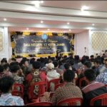 Gubernur Jambi Al Haris pada acara perpisahan san pelepasan siswa SMA 12 Kota Jambi. Foto: Riky Serampas/Pariwarajambi