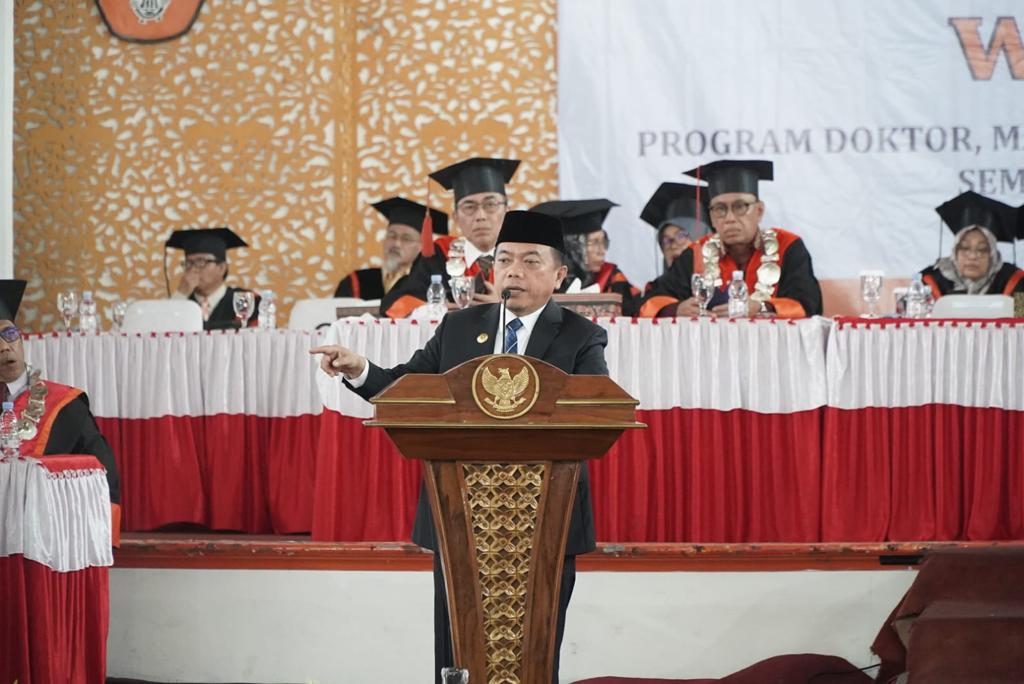 Gubernur Jambi Al Haris saat menghadiri wisuda 1.369 Mahasiswa Universitas Jambi. Foto: Hori Apriansyah/Pariwarajambi