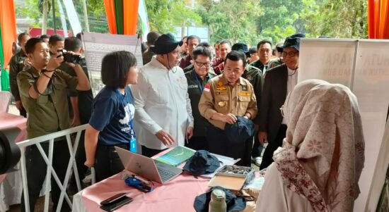 Gubernur Jambi Al Haris bersama Wamen Ketenagakerjaan di acara Job Fair Fakultas Pertanian Unja. Foto: Riky Serampas/Pariwarajambi