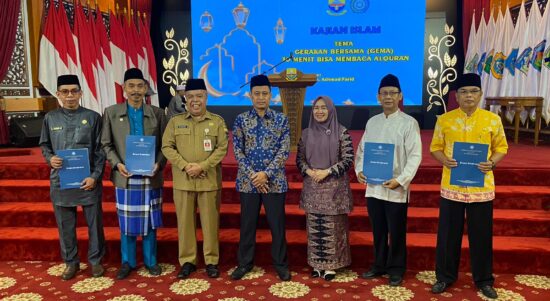 Foto bersama pasa acara gerakan bersama 30 menit bisa membaca Al Qur'an. Foto dok Kominfo Prov Jambi