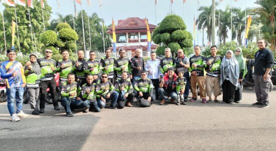 Gubernur Jambi Al Haris bersama team holy journey rider for haji Jakarta-Mekkah. Foto: Riky Serampas/Pariwarajambi