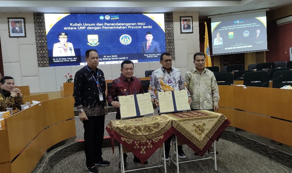 Penandatanganan MoU antara UNP dengan Pemerintah Provinsi Jambi. Foto: Riky Serampas/Pariwarajambi