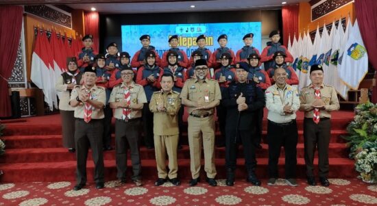 Gubernur Jambi Al Haris bersama kontingen Pramuka Jambi Lomba Tinggi V 2023. Foto: Riky Serampas/Pariwarajambi