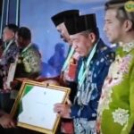 Gubernur Jambi raih penghargaan pembina K3 terbaik dari Kemenaker. Penghargaan ini diterima Wakil Gubernur Jambi Abdullah Sani. (Foto/ist)