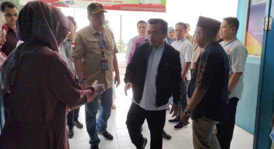 Gubernur Jambi Al Haris pantau PPDB di SMK 2 Sungai Penuh. Foto: Riky Serampas/Pariwarajambi