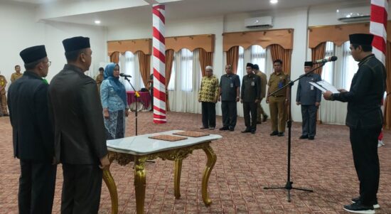 Wakil Bupati Merangin Nilwan Yahya melantik Fauziah menjadi Kepala Dinas Ketahanan Pangan. Foto: Pariwarajambi