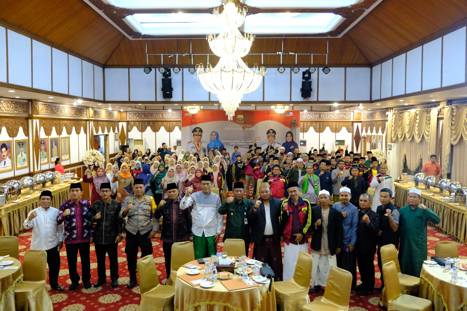 Pelepasan kontingen MQKN Provinsi Jambi oleh Wagub Abdullah Sani. Foto dok Kominfo Prov Jambi