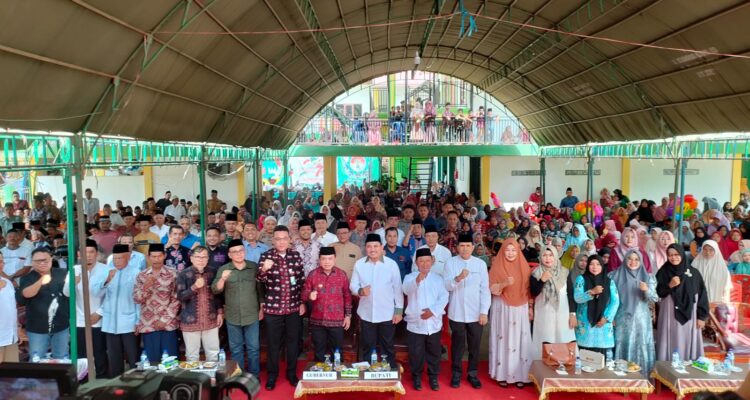 Gubernur Jambi Al Haris bersama Bupati Bungo Mashuri menghadiri pengajian KUD Karya Mukti Dusun Karya Harapan Mukti, Kecamatan Pelepat Ilir, Kabupaten Bungo. Foto: Riky Serampas/Pariwarajambi