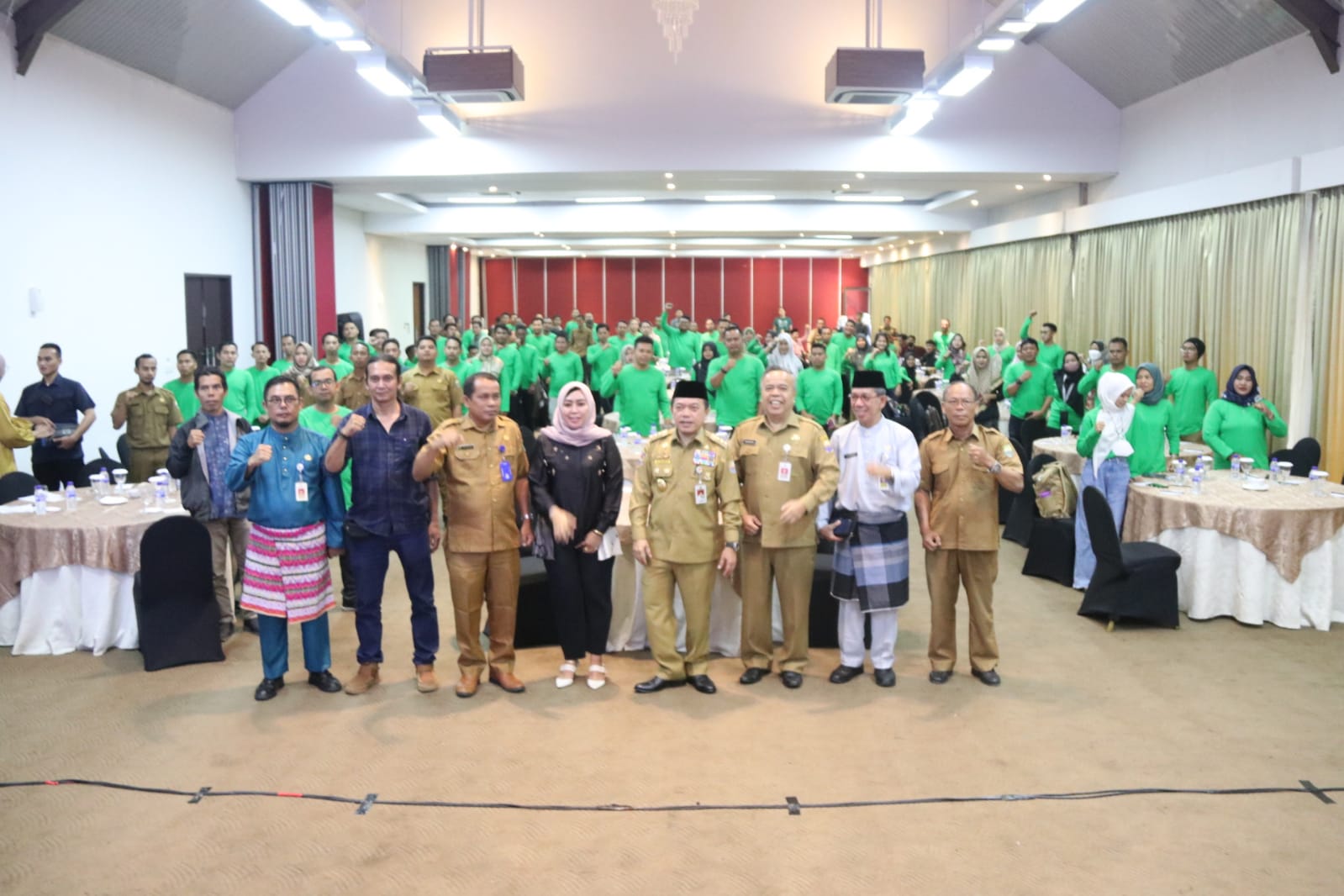 Gubernur Jambi Al Haris pada saat serah terima website dan aplikasi jaga desa. Foto dok Kominfo Prov Jambi