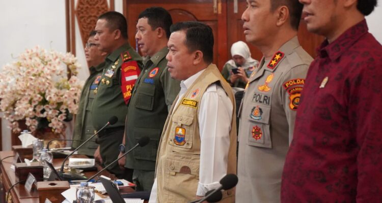 Gubernur Jambi Al Haris bersama pimpinan Forkopimda ikut rapat koordinasi Karhutla bersama Kepala BNPB Letjen TNI Suharyanto. Foto dok Kominfo Prov Jambi