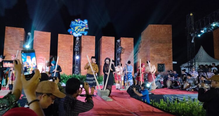 Gubernur Jambi Al Haris membuka festival Batanghari 2023. Foto: Riky Serampas/Pariwarajambi