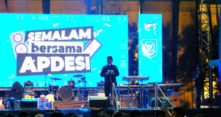 Wakil Gubernur Jambi Abdullah Sani menyampaikan selamat datang pada Kades se-Indonesia pada acara semalam bersama APDESI. Foto dok Kominfo Prov Jambi