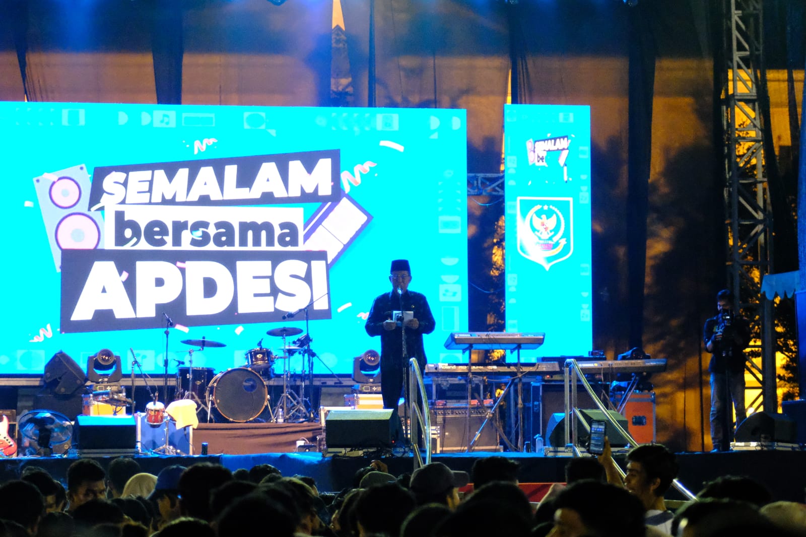 Wakil Gubernur Jambi Abdullah Sani menyampaikan selamat datang pada Kades se-Indonesia pada acara semalam bersama APDESI. Foto dok Kominfo Prov Jambi