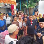 Gubernur Al Haris Turun ke Lokasi Kebakaran Legok. Serahkan Bantuan Pada Korban. Foto: Riky Serampas/Pariwarajambi