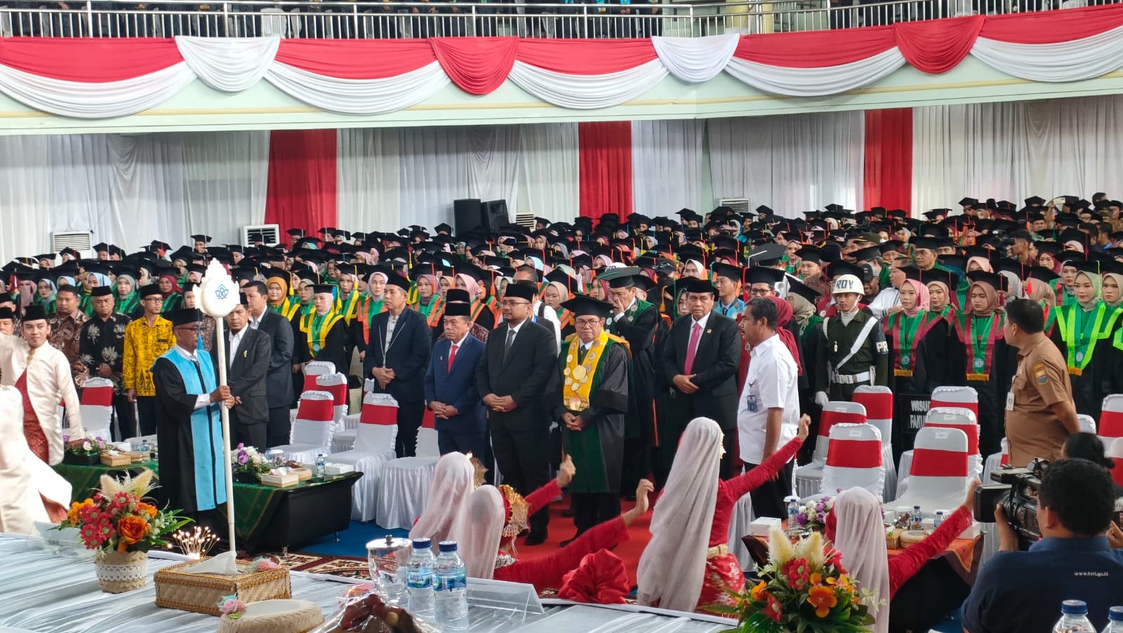 Bersama Menteri Agama RI Yaqut Cholil Qoumas, Gubernur Jambi Al Haris menghadiri wisuda mahasiswa UIN Jambi. Foto: Riky Serampas/Pariwarajambi