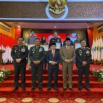 Berhasil Kibarkan Bendera di Puncak Gunung Kerinci, Gubernur Al Haris Apresiasi Tim Ekspedisi Merah Putih Atap Sumatera. (Foto/ist)