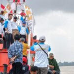Gubernur Jambi Al Haris saat melepas pacu perahu tradisional. Foto: Riky Serampas/Pariwarjambi