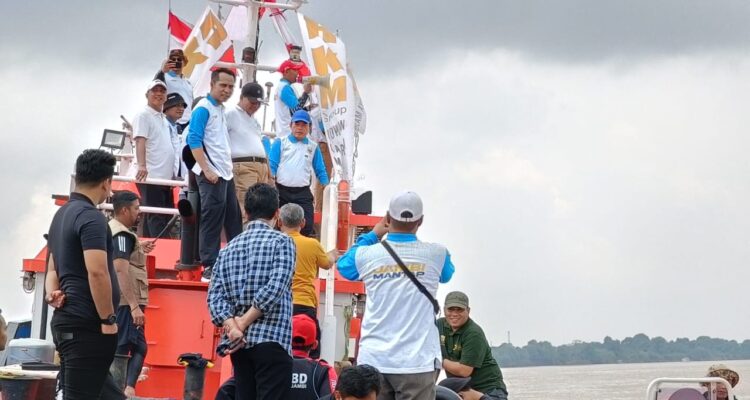 Gubernur Jambi Al Haris saat melepas pacu perahu tradisional. Foto: Riky Serampas/Pariwarjambi